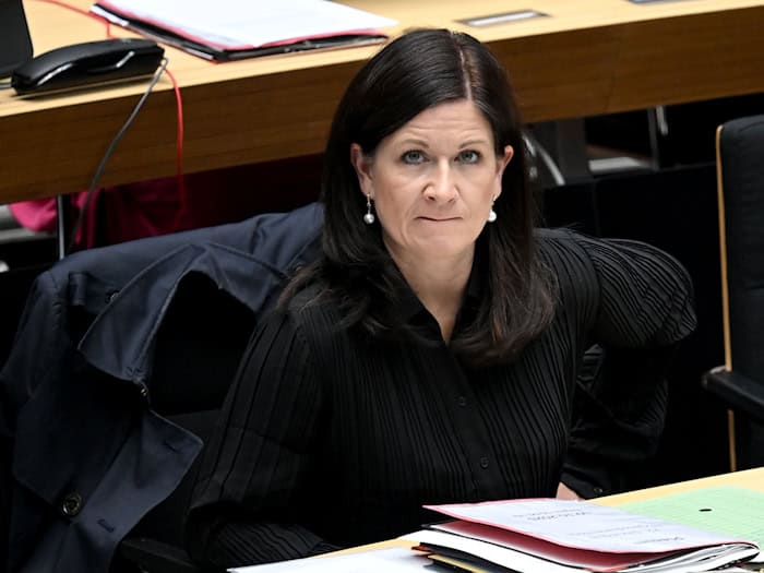 Bildungssenatorin Katharina Günther-Wünsch (CDU) fordert vollständige Aufklärung der Vergewaltigungsvorwürfe. (Archivbild)   / Foto: Britta Pedersen/dpa