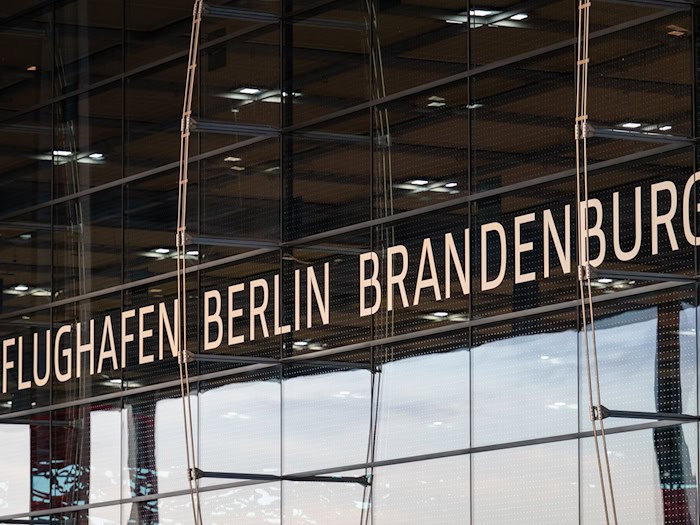Die Gewerkschaft Verdi hat zu einem Warnstreik bei der Flughafengesellschaft Berlin-Brandenburg aufgerufen. (Archivbild) / Foto: Soeren Stache/dpa