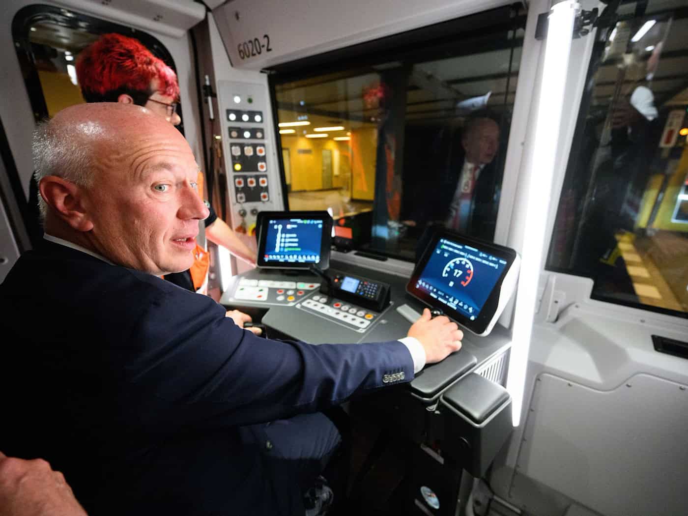 Berlins Regierender Bürgermeister Kai Wegner (CDU) spricht sich für eine bessere Verkehrsanbindung der Außenbezirke aus – und will auch die umstrittene U7-Verlängerung nicht ausschließen. (Archivbild) / Foto: Bernd von Jutrczenka/dpa