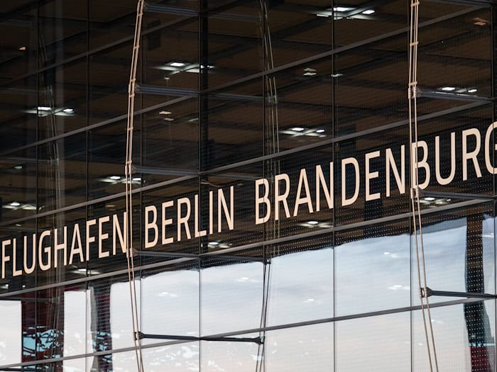 Vom BER sind fast alle alle Verbindungen nach Nahost gestrichen. (Symbolbild) / Foto: Soeren Stache/dpa