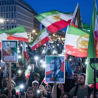 Bereits am Samstag gingen rund 1.600 Menschen auf die Straße.  / Foto: Christophe Gateau/dpa