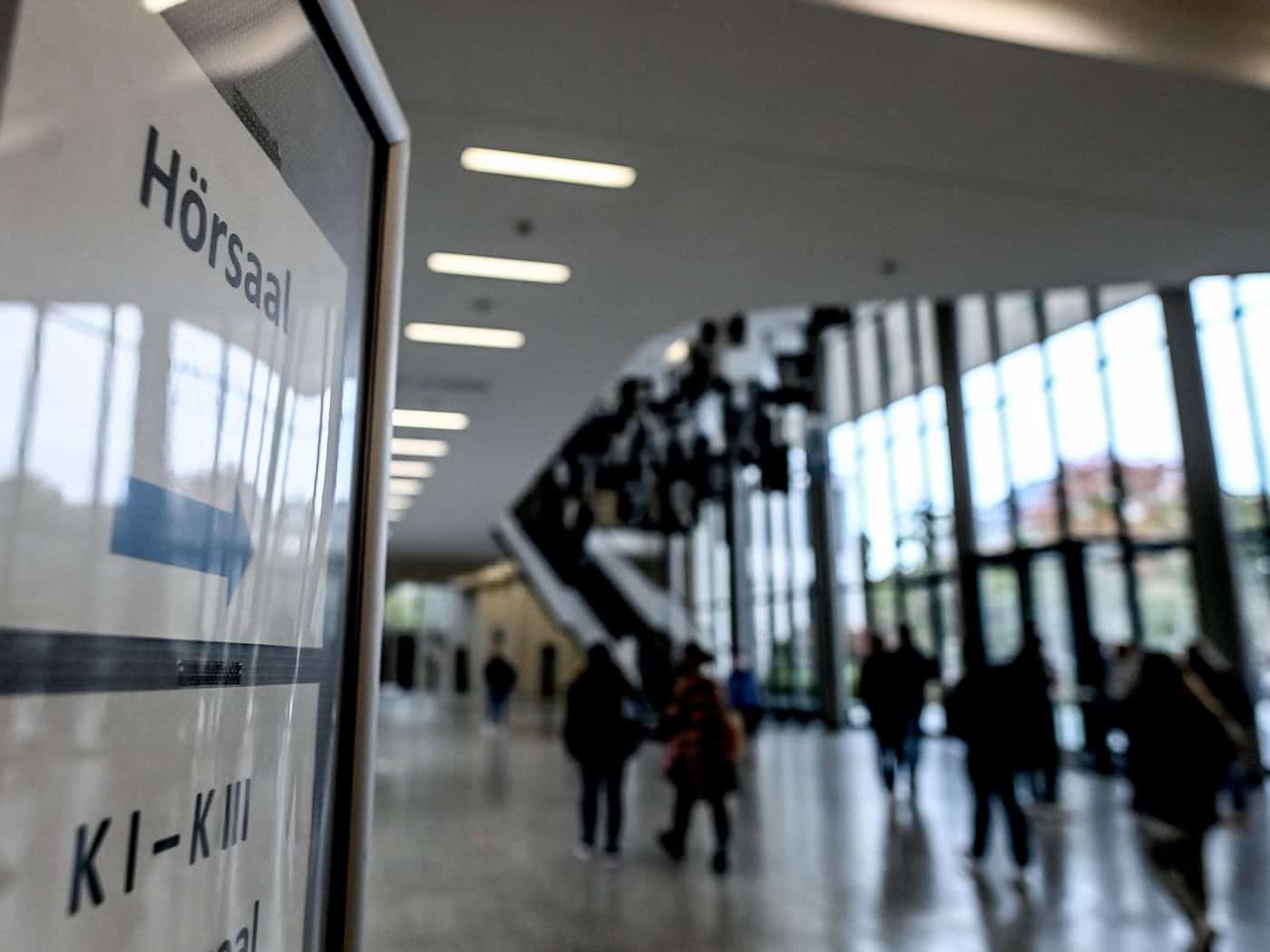 Die großen Berliner Universitäten arbeiten im Exzellenzverbund zusammen. (Symbolbild)  / Foto: Britta Pedersen/dpa-Zentralbild/dpa