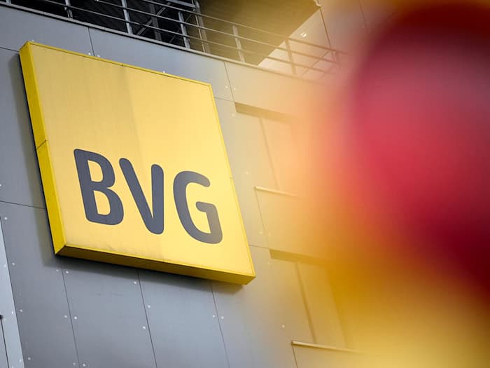 Die BVG und die Gewerkschaft Verdi haben sich auf einen Kompromiss im Tarifstreit geeinigt. (Archivbild) / Foto: Michael Ukas/dpa