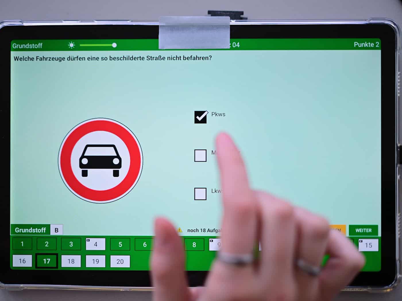 Deutschlandweit haben sich die Betrugsversuche laut Tüv auf hohem Niveau stabilisiert. (Symbolbild) / Foto: Sebastian Gollnow/dpa