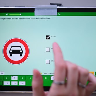 Deutschlandweit haben sich die Betrugsversuche laut Tüv auf hohem Niveau stabilisiert. (Symbolbild) / Foto: Sebastian Gollnow/dpa