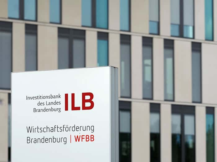 Die Wirtschaftsförderung des Landes Brandenburg unterstützt Unternehmen bei Ansiedlungen und spricht 2025 von einem «Schub». (Archivbild)  / Foto: Soeren Stache/dpa-Zentralbild/dpa