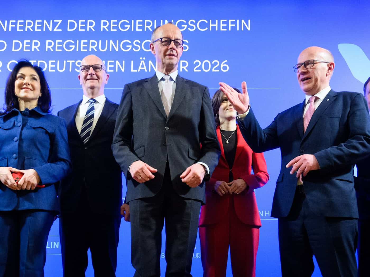 Brandenburgs Ministerpräsident Dietmar Woidke (SPD) dringt auf mehr Maßnahmen des Bundes gegen hohe Spritpreise. / Foto: Bernd von Jutrczenka/dpa