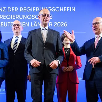 Brandenburgs Ministerpräsident Dietmar Woidke (SPD) dringt auf mehr Maßnahmen des Bundes gegen hohe Spritpreise. / Foto: Bernd von Jutrczenka/dpa