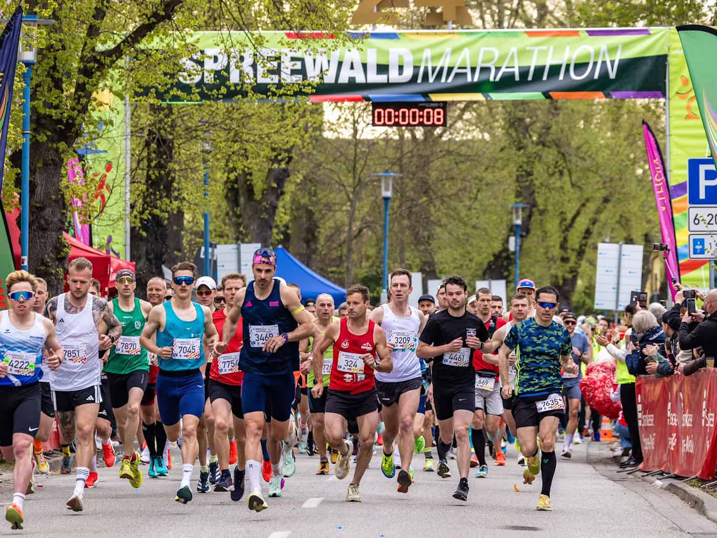 Sie brauchten viel Ausdauer -  die Läufer beim 24. Spreewald-Marathon. / Foto: Frank Hammerschmidt/dpa