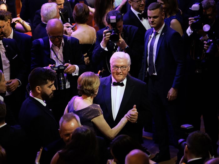 Beim 73. Bundespresseball am Freitagabend wird Bundespräsident Steinmeier zum Eröffnungstanz erwartet. (Archivbild) / Foto: Carsten Koall/dpa