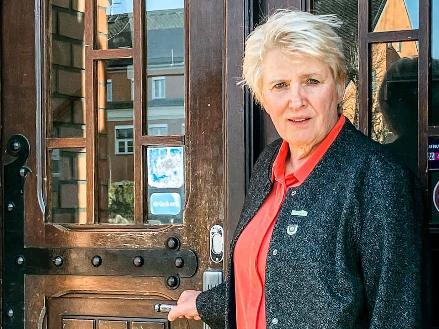 Landrätin Karina Dörk von der CDU will sich gegen einen AfD-Kandidaten durchsetzen.  / Foto: Monika Wendel/dpa