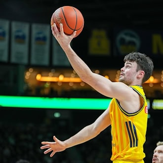 Alba-Kapitän Jonas Mattisseck beim 67:61-Hinspielsieg der Berliner gegen die Bayern (Archivbild) / Foto: Soeren Stache/dpa