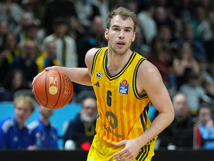 Albas Nationalspieler Malte Delow ist stolz auf sein Team. (Archivbild) / Foto: Soeren Stache/dpa