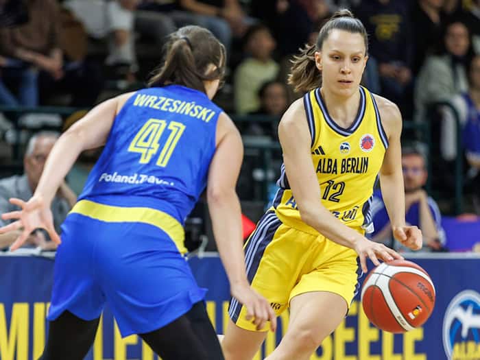 Kapitänin Lena Gohlisch könnte sich ein weiteres Jahr bei Alba vorstellen (Archivbild) / Foto: Andreas Gora/dpa