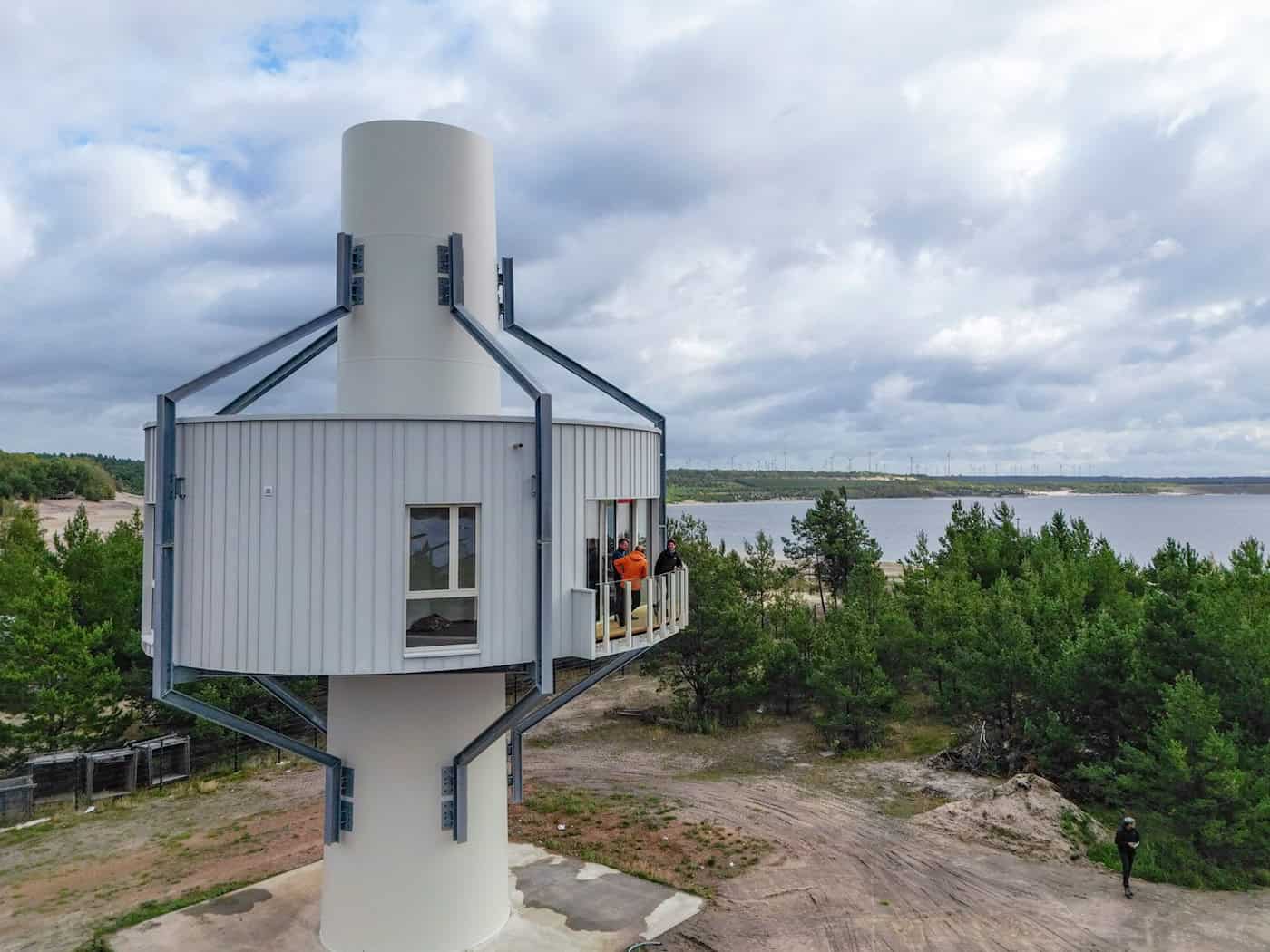 Ausgedientes Windrad in der Niederlausitz als Ferienwohnung am Bergheider See eröffnet