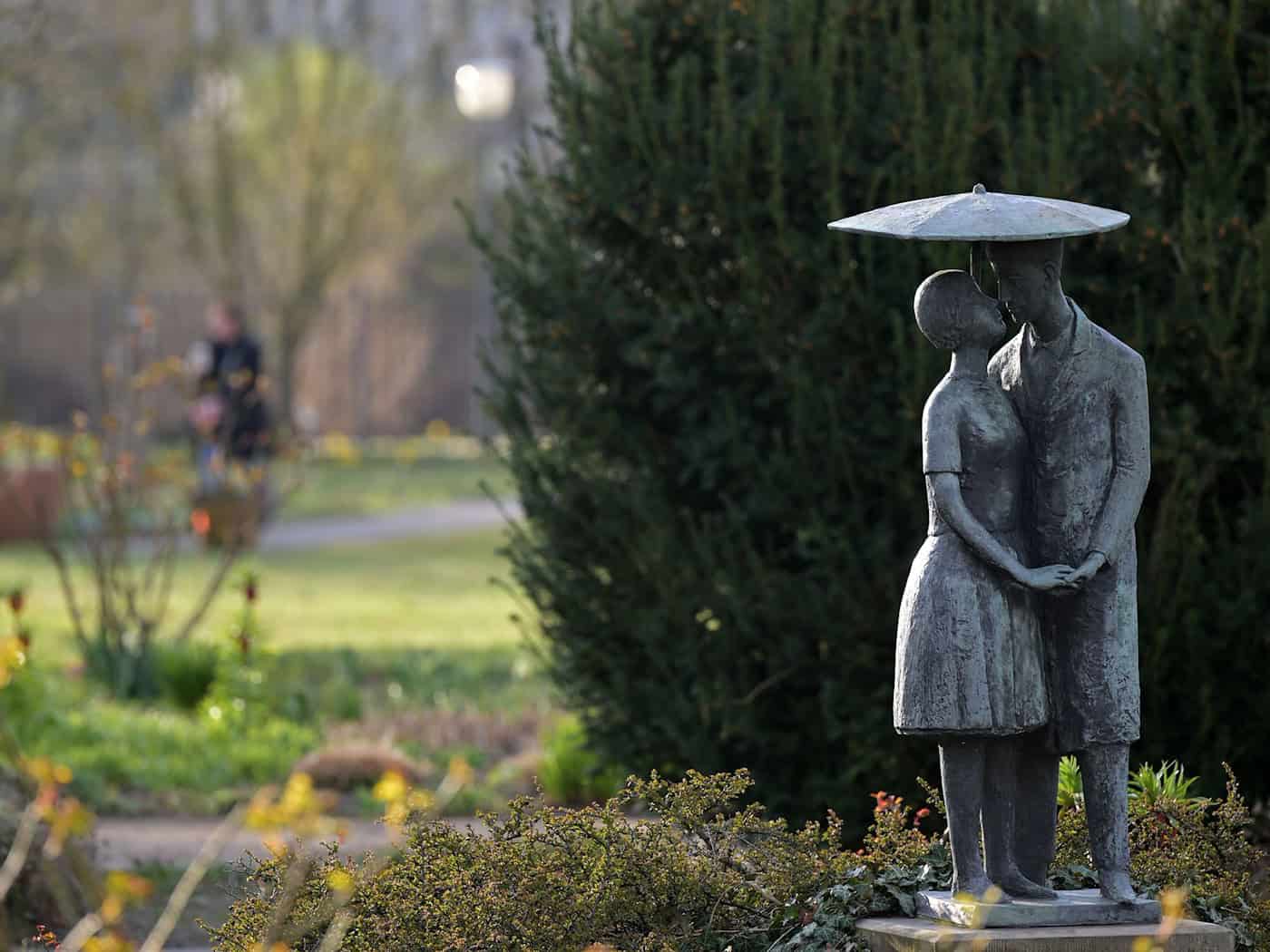 In Berlin und Brandenburg wechseln sich freundliche Phasen und Regen ab. Am Samstag erwarten die Wetterexperten wieder milde Temperaturen bis zu 17 Grad. (Archivbild) / Foto: Michael Bahlo/dpa