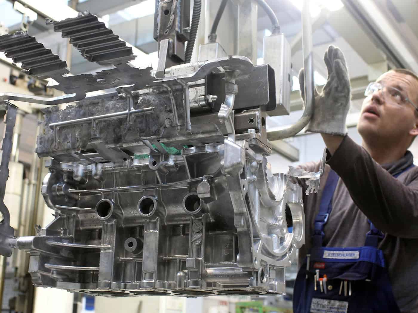 Mit Bohai Trimet und der Schlote-Gruppe stehen zwei wichtige Automobilzulieferer mit Standorten im Harz und Thüringen vor dem Aus. (Archivbild) / Foto: Jens Wolf/dpa-Zentralbild/dpa