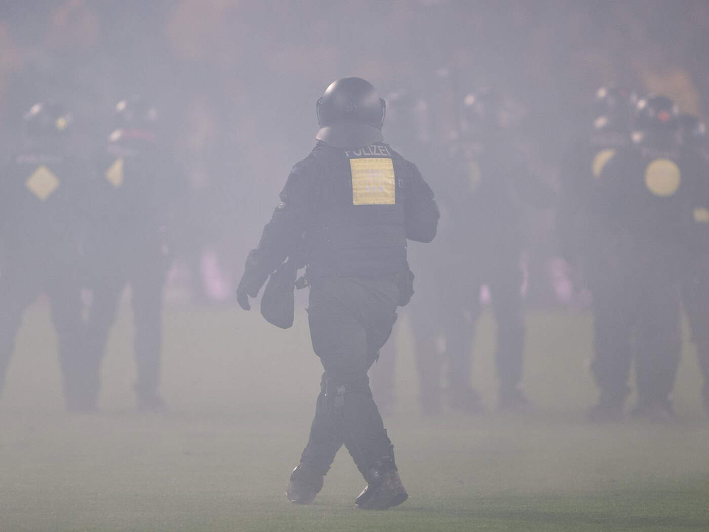 Beim Spiel zwischen Dresden und Hertha BSC war es zu Ausschreitungen gekommen. (Archivbild) / Foto: Sebastian Kahnert/dpa