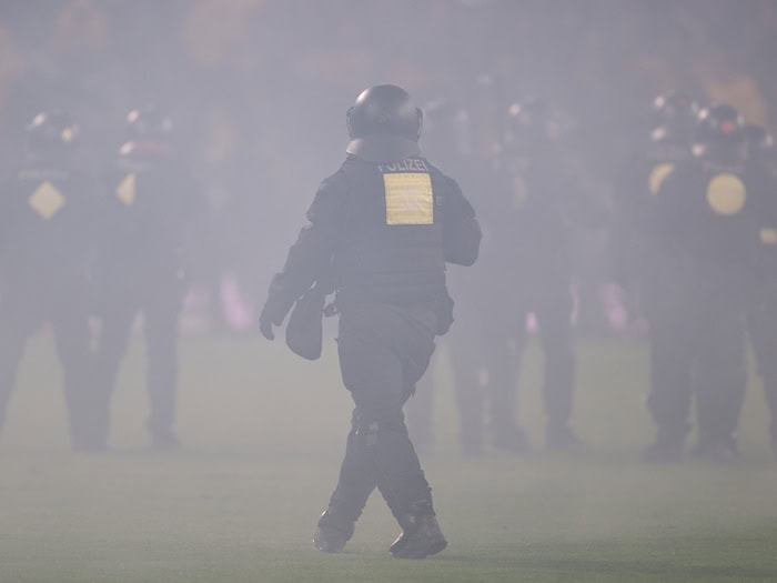 Beim Spiel zwischen Dresden und Hertha BSC war es zu Ausschreitungen gekommen. (Archivbild) / Foto: Sebastian Kahnert/dpa