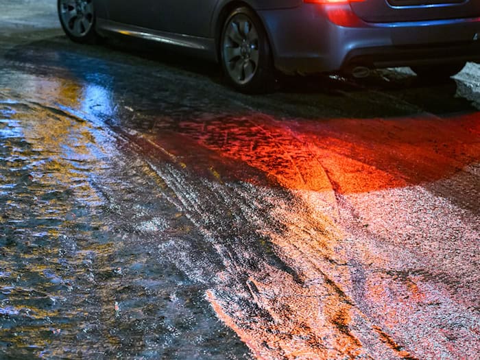 Mehrfach sorgte das Winterwetter in den vergangenen Monaten für vereiste Straßen in Brandenburg. (Archivbild) / Foto: Patrick Pleul/dpa