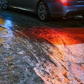 Mehrfach sorgte das Winterwetter in den vergangenen Monaten für vereiste Straßen in Brandenburg. (Archivbild) / Foto: Patrick Pleul/dpa