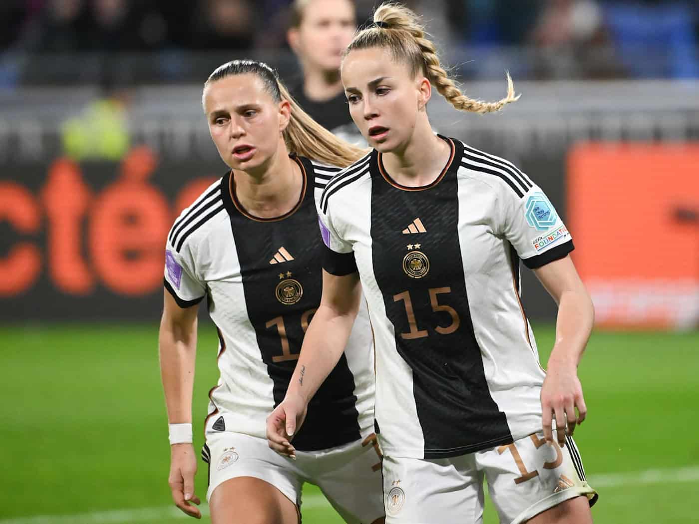 Klara Bühl und Giulia Gwinn (r) könnten in den nächsten Wochen zurückkehren. (Archivbild) / Foto: Sebastian Christoph Gollnow/dpa