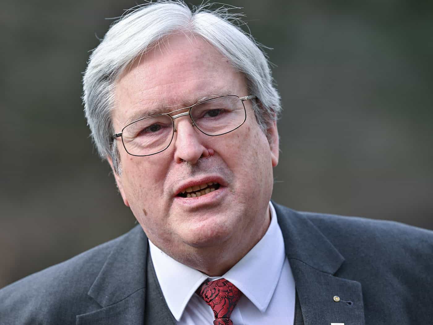 Er wurde auch «Mr. Tesla» genannt: Ex-Wirtschaftsminister Jörg Steinbach. (Archivbild) / Foto: Patrick Pleul/dpa