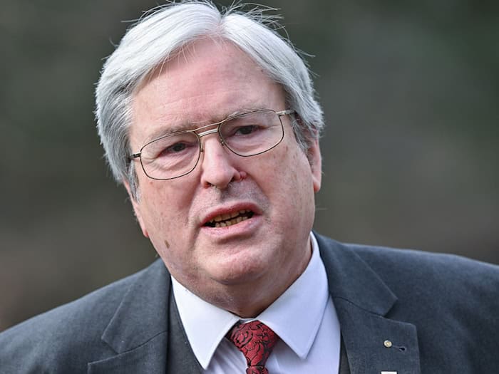 Er wurde auch «Mr. Tesla» genannt: Ex-Wirtschaftsminister Jörg Steinbach. (Archivbild) / Foto: Patrick Pleul/dpa