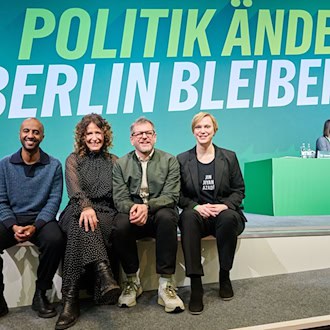 Der XXL-Parteitag der Berliner Grünen am Wochenende erfordert von der Parteispitze viel Vorbereitung. (Archivbild)  / Foto: Annette Riedl/dpa