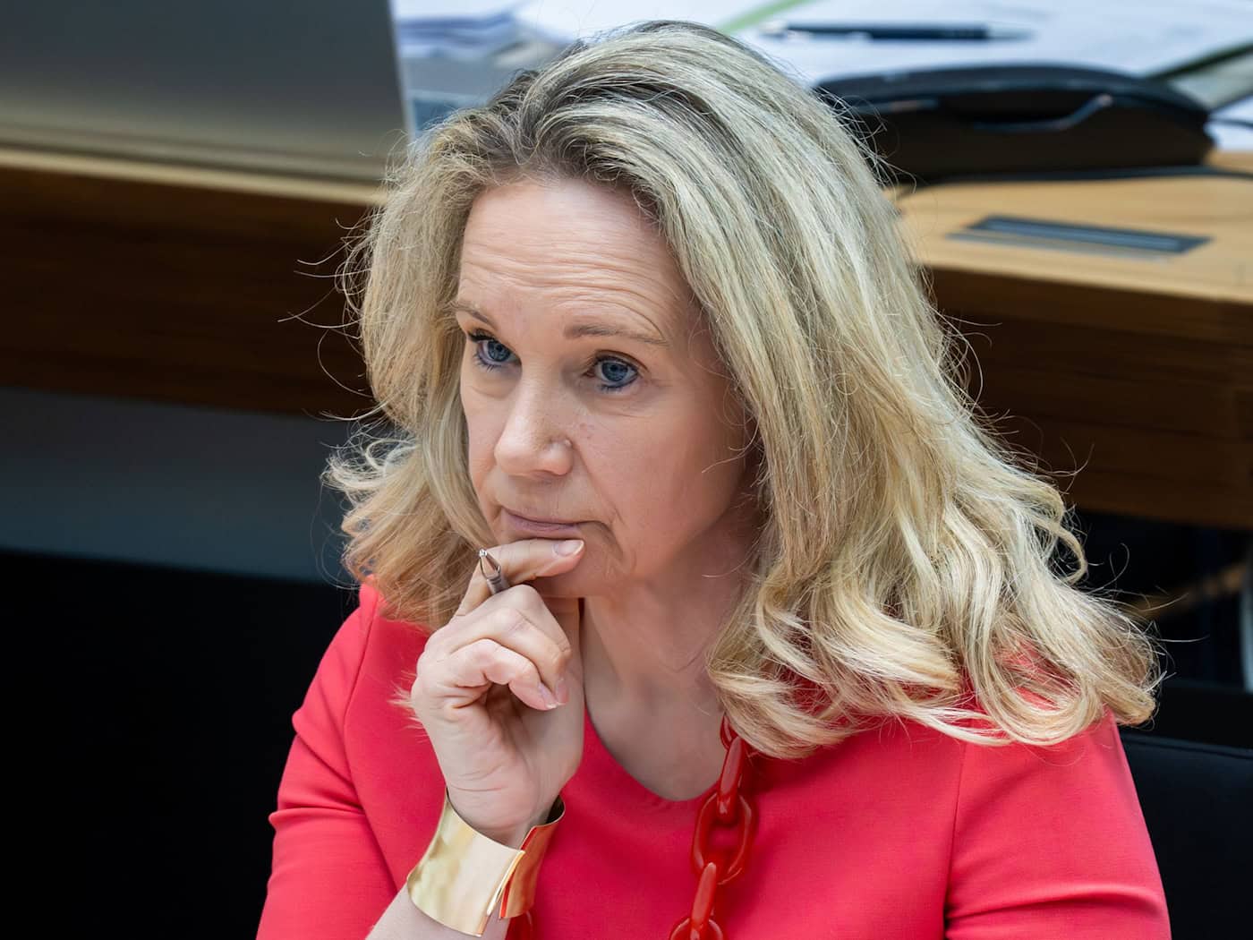 Berlins Kultursenatorin Sarah Wedl-Wilson (parteilos) ist wegen der umstrittenen Vergabe von Fördermitteln an Projekte gegen Antisemitismus unter Druck.  / Foto: Soeren Stache/dpa