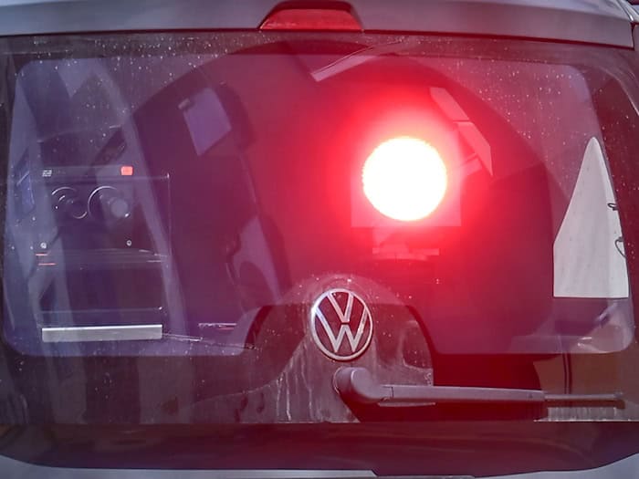 Ab Montag soll in Berlin und Brandenburg wieder verstärkt gegen Temposünder vorgegangen werden.  / Foto: Sebastian Christoph Gollnow/dpa