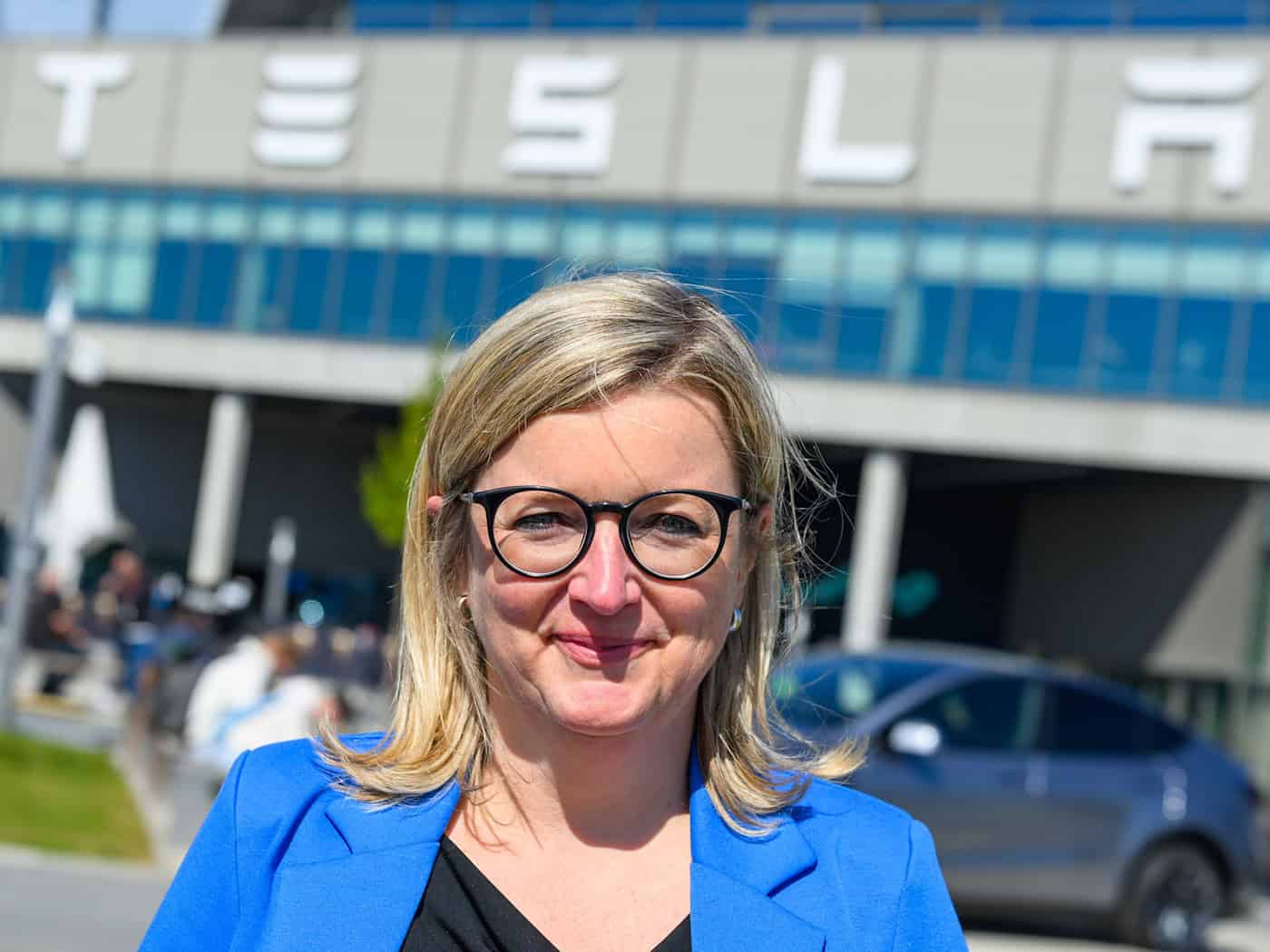Der US-Elektroautobauer Tesla will die Zahl der Beschäftigten in seinem Werk in Grünheide aufstocken - das begrüßt Brandenburgs Wirtschaftsministerin Martina Klement. / Foto: Patrick Pleul/dpa