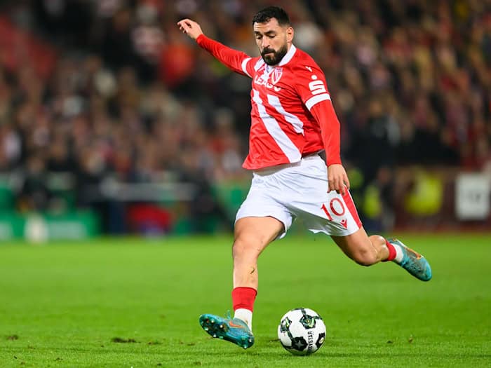 Cottbus-Torjäger Tolcay Cigerci trifft gleich dreimal gegen Rot-Weiss Essen. (Archivbild) / Foto: Robert Michael/dpa