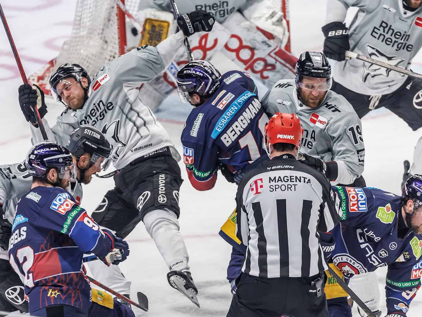 Im vergangenen Jahr setzten sich die Eisbären Berlin im Finale der DEL gegen die Kölner Haie durch. Nun geht es erneut gegen Köln. (Archivbild) / Foto: Andreas Gora/dpa