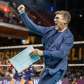 Gilt als bester Trainer Deutschlands: Lüneburg-Coach Stefan Hübner. (Archivbild) / Foto: Andreas Gora/dpa