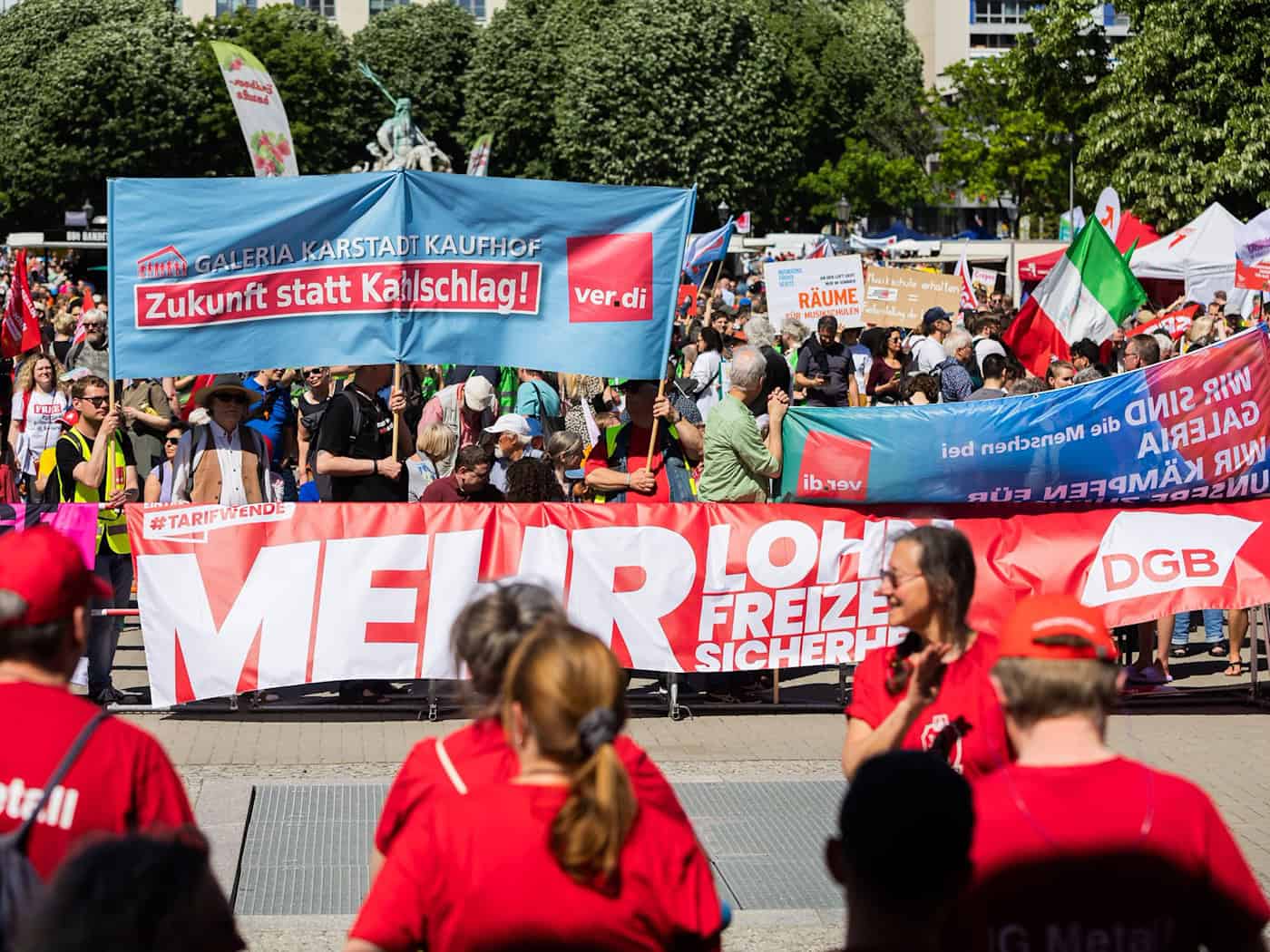 Der DGB hat auch für dieses Jahr wieder zur Demonstration am 1. Mai, dem Internationalen Tag der Arbeit, in Berlin aufgerufen. (Archivbild) / Foto: Christoph Soeder/dpa