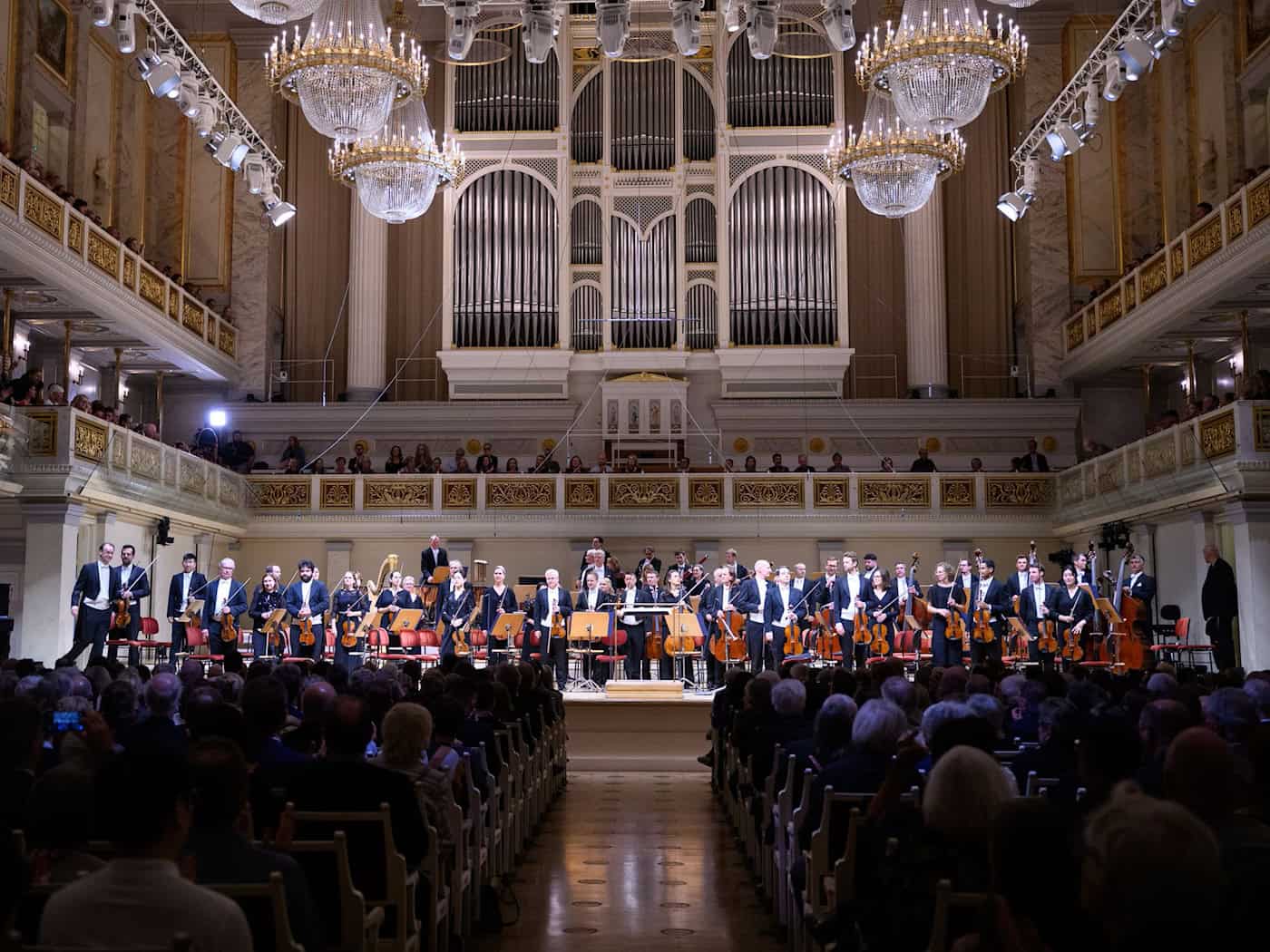 Die Farbe von Sesseln und Wänden können einen Unterschied machen. (Symbolbild). / Foto: Bernd von Jutrczenka/dpa