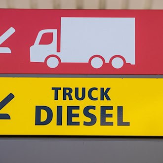 Die Polizei in Brandenburg ermittelt wegen mehrerer Fälle von Diesel-Diebstahl. (Symbolbild)  / Foto: Jens Büttner/dpa-Zentralbild/dpa