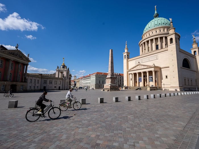 Der Alte Markt mitten in Potsdam ist wegen Dreharbeiten gesperrt (Archivbild). / Foto: Soeren Stache/dpa