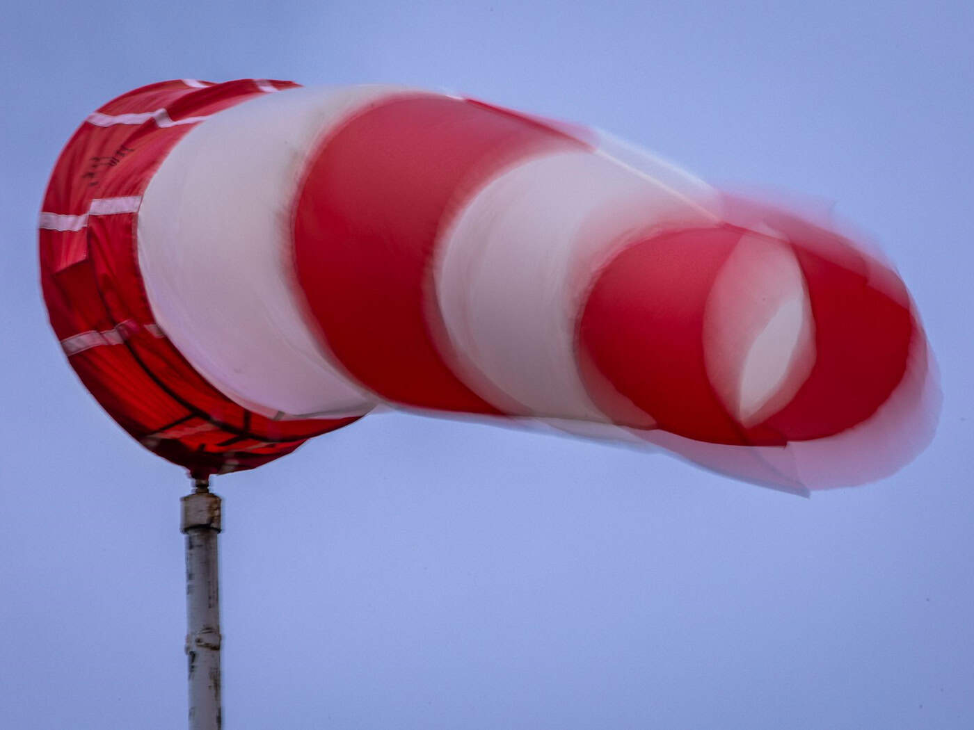 In ganz Brandenburg und in Berlin wehen am Montag starke Winde. (Symbolbild) / Foto: Jens Büttner/dpa