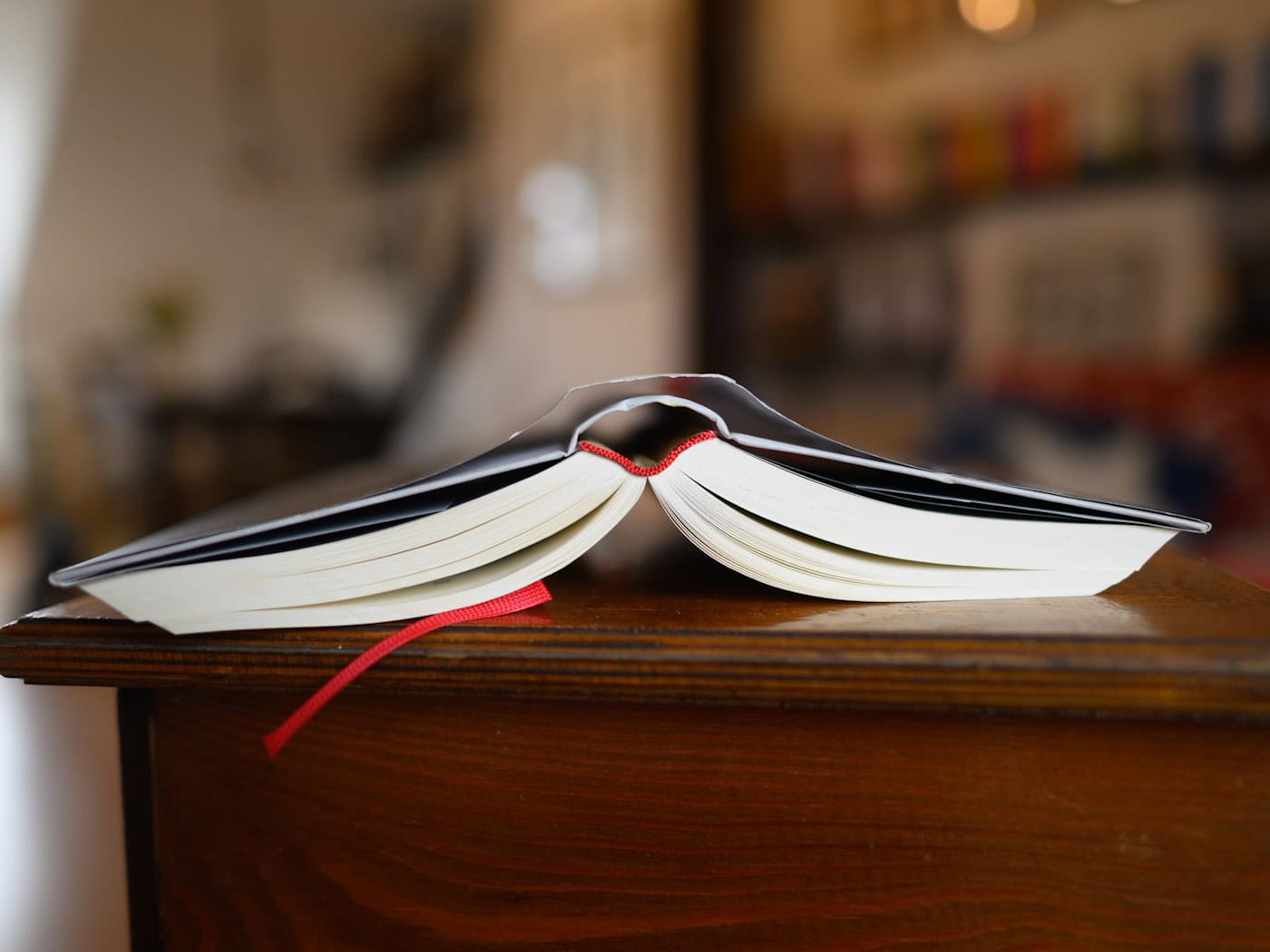 Das Ehepaar wollte eine Büchersammlung verkaufen. (Symbolbild) / Foto: Robert Michael/dpa