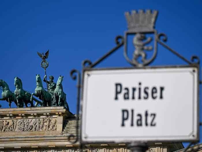 Die Polizei ist wegen eines verdächtigen Gegenstands am Brandenburger Tor im Einsatz. (Symbolbild) / Foto: Soeren Stache/dpa/ZB