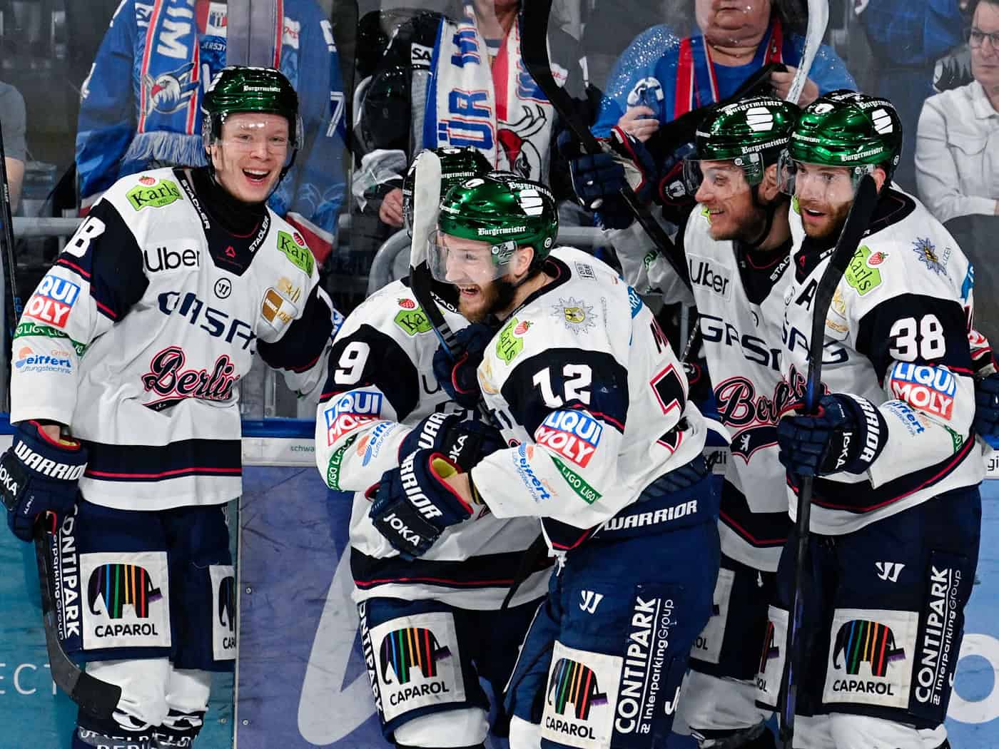 Die Eisbären Berlin stehen kurz vor ihrem zwölften Meistertitel in der Deutschen Eishockey Liga. / Foto: Uwe Anspach/dpa