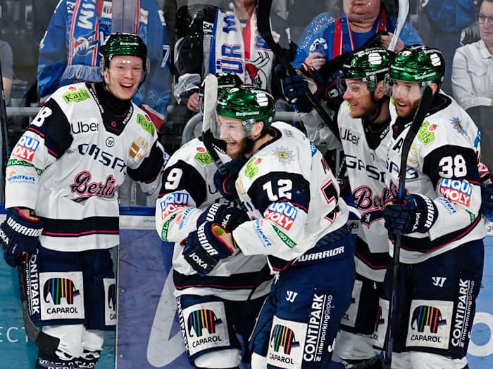 Die Eisbären Berlin stehen kurz vor ihrem zwölften Meistertitel in der Deutschen Eishockey Liga. / Foto: Uwe Anspach/dpa