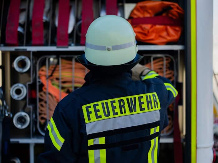 Die Feuerwehr hat in Berlin-Zehlendorf einen Brand an der Strecke der U3 gelöscht. (Symbolbild)  / Foto: Rolf Vennenbernd/dpa