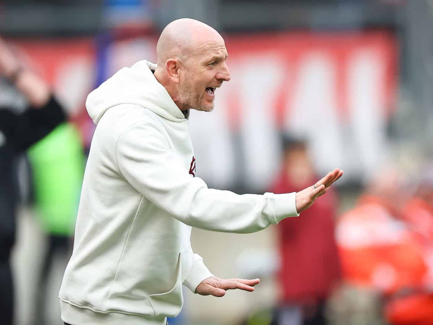 Will mit seinem Team auswärts endlich mal überzeugen: FCK-Trainer Trainer Torsten Lieberknecht. / Foto: Daniel Karmann/dpa