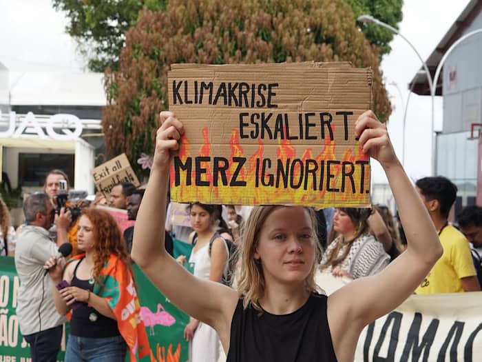 Fridays for Future will am Freitag mit einem deutschlandweiten Aktionstag für eine andere Klimapolitik demonstrieren. (Archivbild) / Foto: Larissa Schwedes/dpa