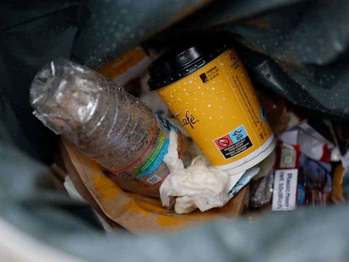 Die Stadt Potsdam hat als bislang einzige Kommune in Brandenburg eine Steuer auf Einwegverpackungen beschlossen. (Archivbild) / Foto: Henning Kaiser/dpa