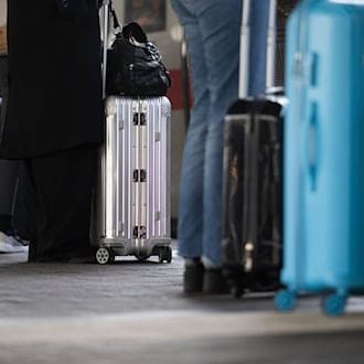 Die Opfer sollen am Bahnsteig ausgewählt worden sein. (Symbolbild). / Foto: Marijan Murat/dpa