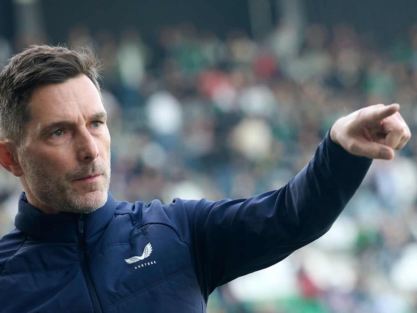 Trainer Stefan Leitl hat mit Hertha BSC den Bundesliga-Aufstieg so gut wie verspielt. (Archivbild) / Foto: Bernd Thissen/dpa